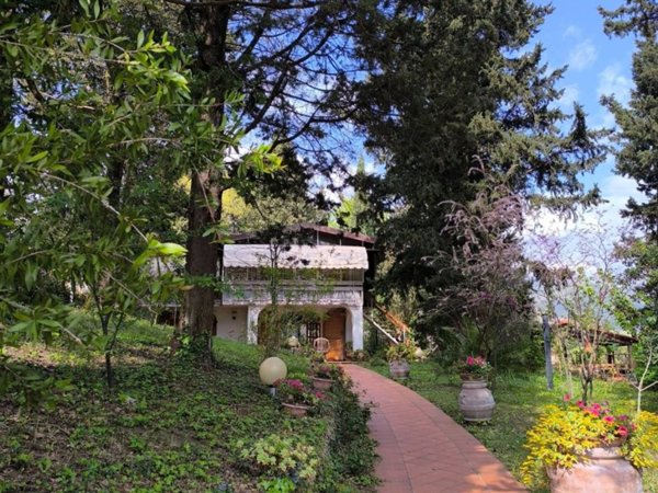 casa indipendente in vendita a Prato in zona Figline