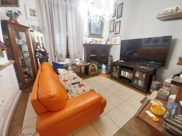 casa indipendente in vendita a Prato