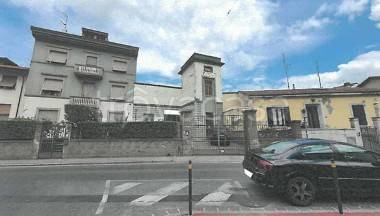 locale commerciale in vendita a Prato