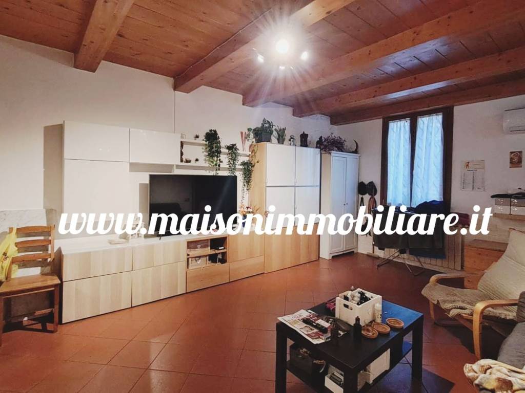 casa indipendente in vendita a Prato