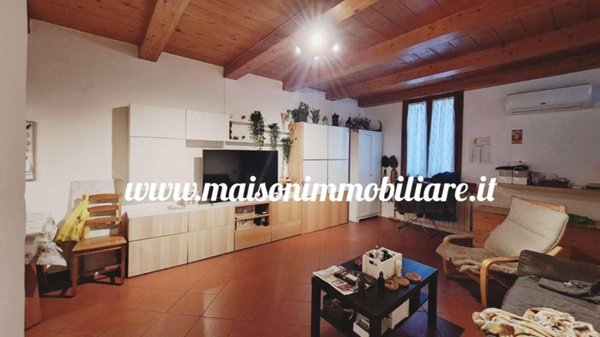 casa indipendente in vendita a Prato
