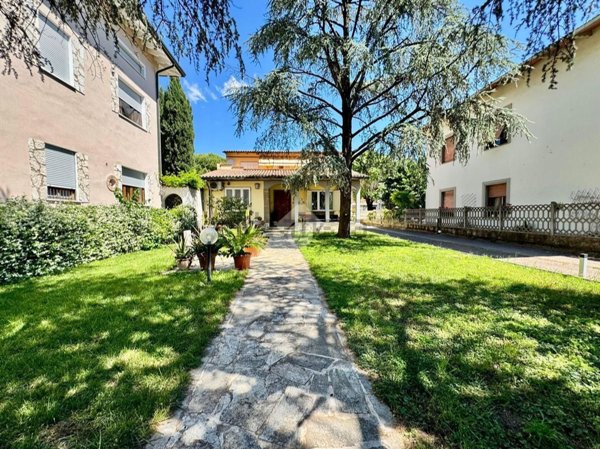 casa indipendente in vendita a Prato in zona Viaccia