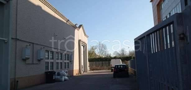 locale di sgombero in vendita a Prato