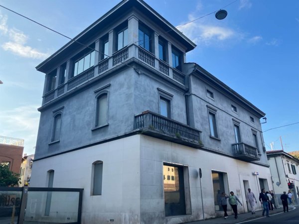 negozio in vendita a Prato in zona Ponzano