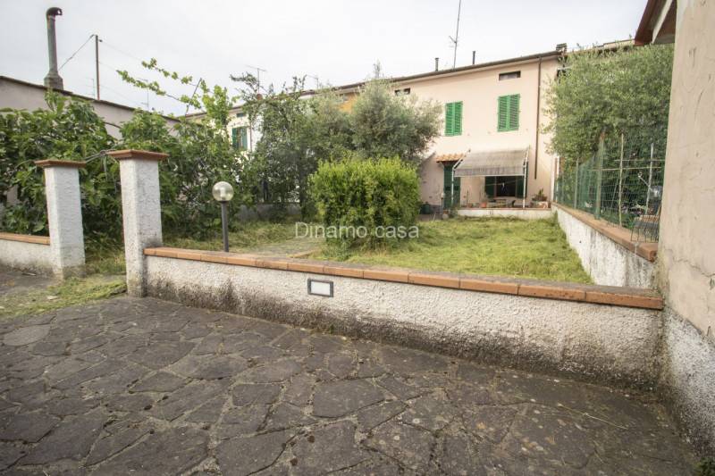 casa indipendente in vendita a Prato