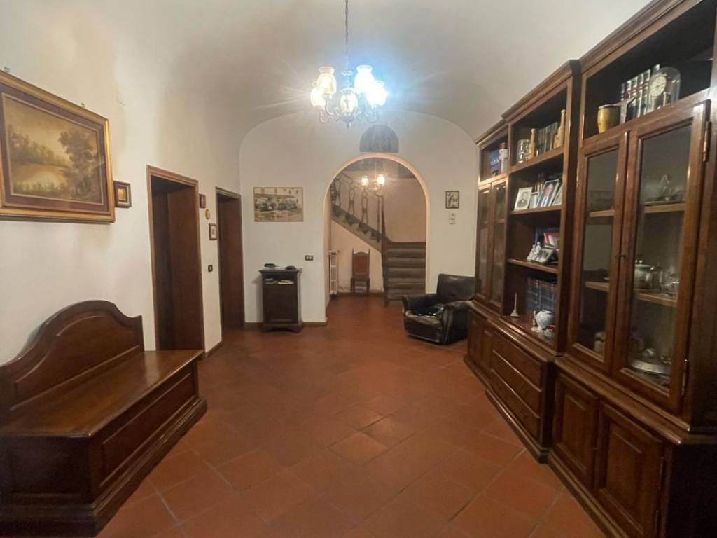 casa indipendente in vendita a Prato in zona Castelnuovo