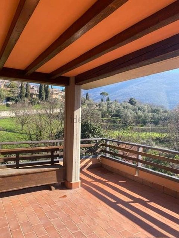 casa indipendente in vendita a Prato in zona Sacca