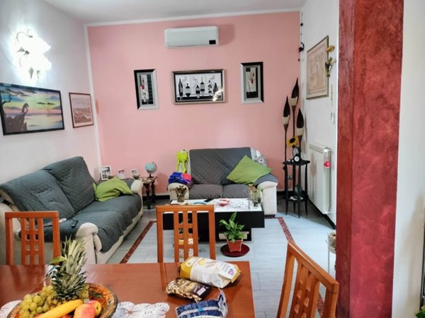 casa indipendente in vendita a Prato in zona Ponzano