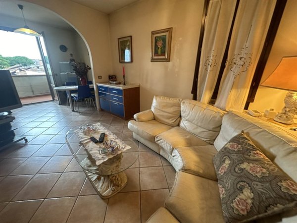 casa indipendente in vendita a Prato in zona Casale