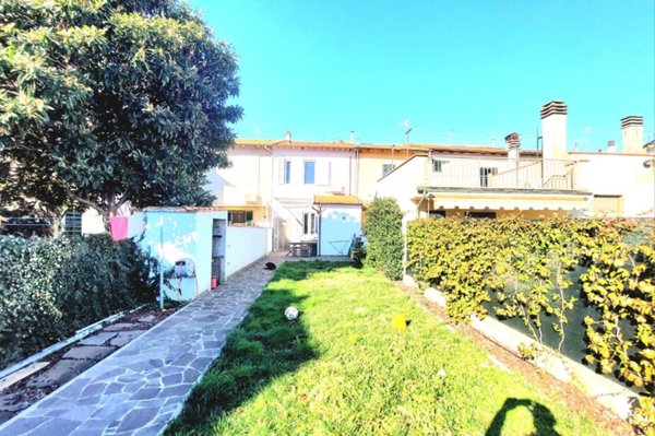 casa indipendente in vendita a Prato in zona Tavola