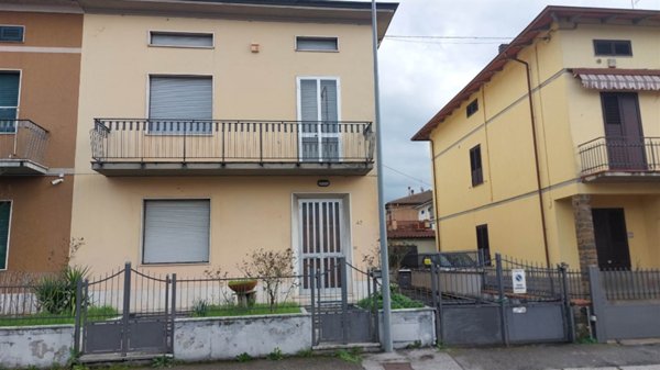 casa indipendente in vendita a Prato in zona San Giusto