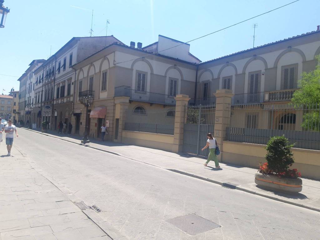 casa indipendente in vendita a Prato