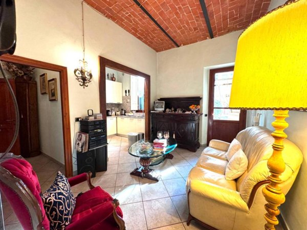 casa indipendente in vendita a Prato