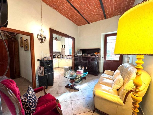 casa indipendente in vendita a Prato