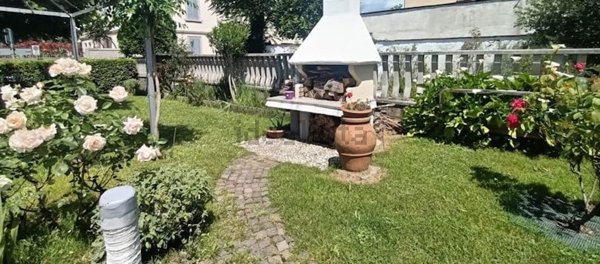 casa indipendente in vendita a Prato
