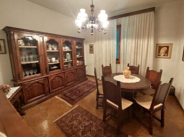 casa indipendente in vendita a Prato
