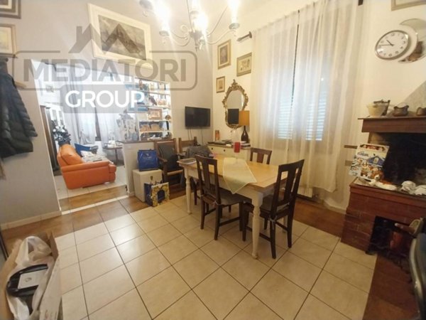 casa indipendente in vendita a Prato