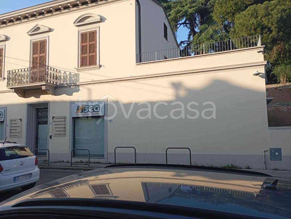 negozio in vendita a Prato