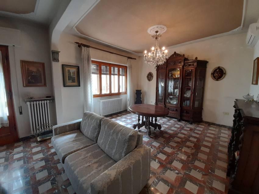 casa indipendente in vendita a Prato