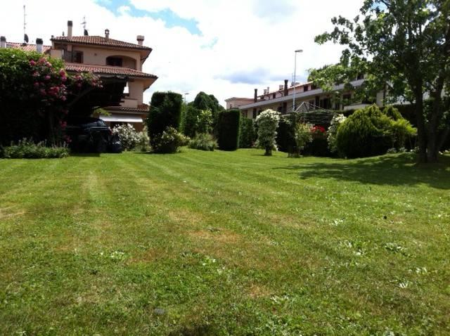 casa indipendente in vendita a Prato in zona Castelnuovo