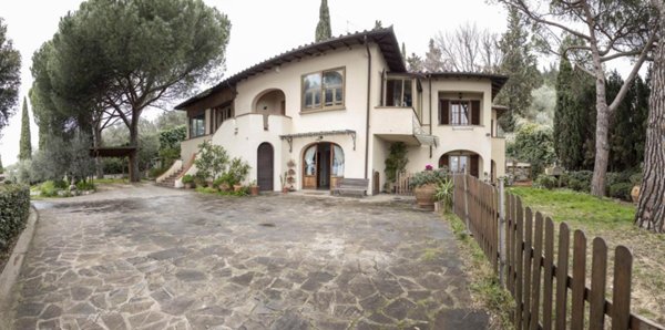 casa indipendente in vendita a Prato