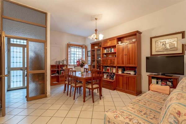 casa indipendente in vendita a Prato in zona Paperino