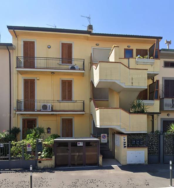 casa indipendente in vendita a Prato
