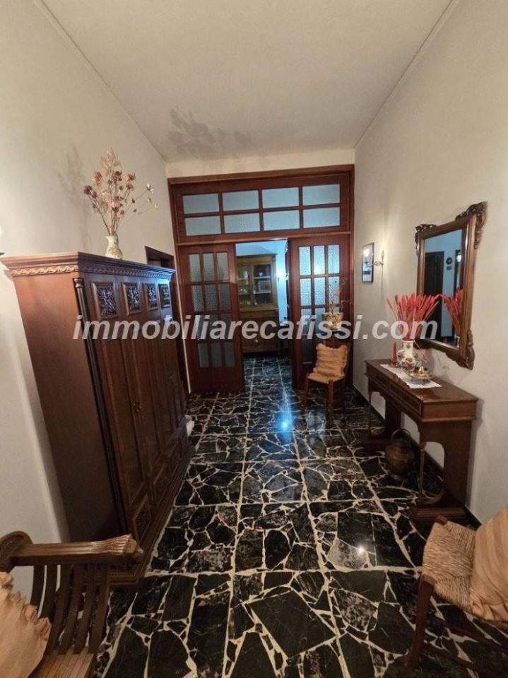 intera palazzina in vendita a Prato in zona Fontanelle