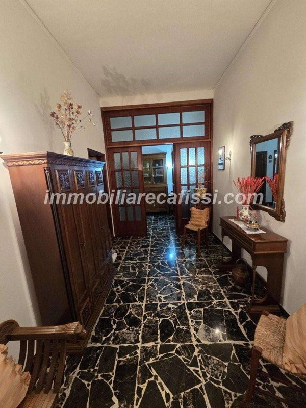 intera palazzina in vendita a Prato in zona Fontanelle