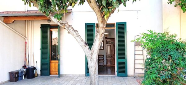casa indipendente in vendita a Prato in zona Cafaggio
