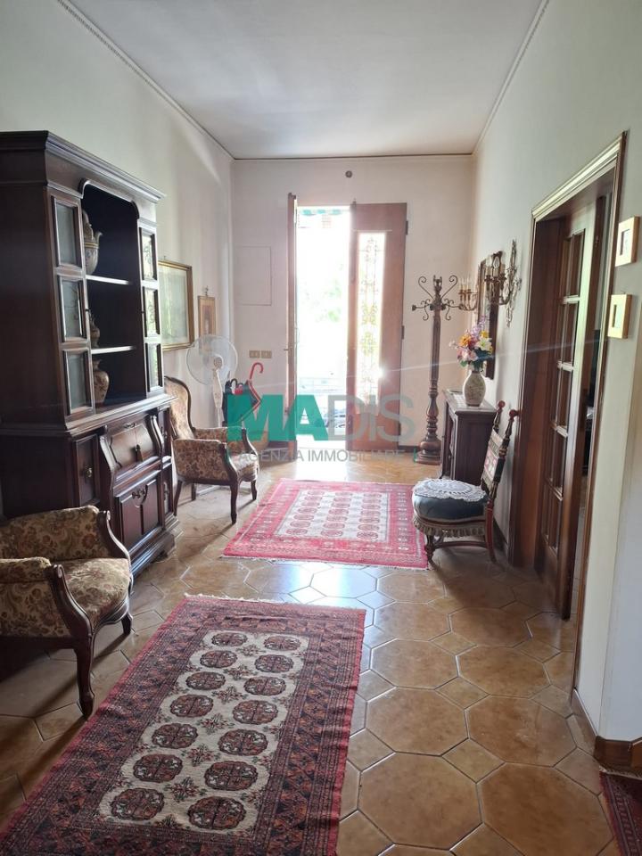 casa indipendente in vendita a Prato