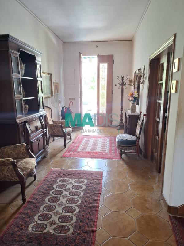 casa indipendente in vendita a Prato
