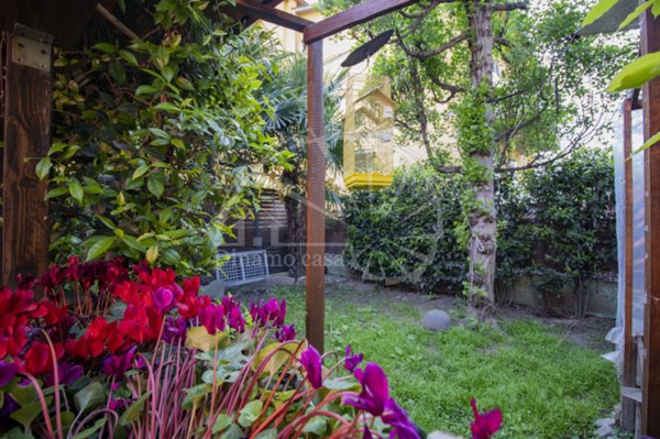 casa indipendente in vendita a Prato in zona San Giusto
