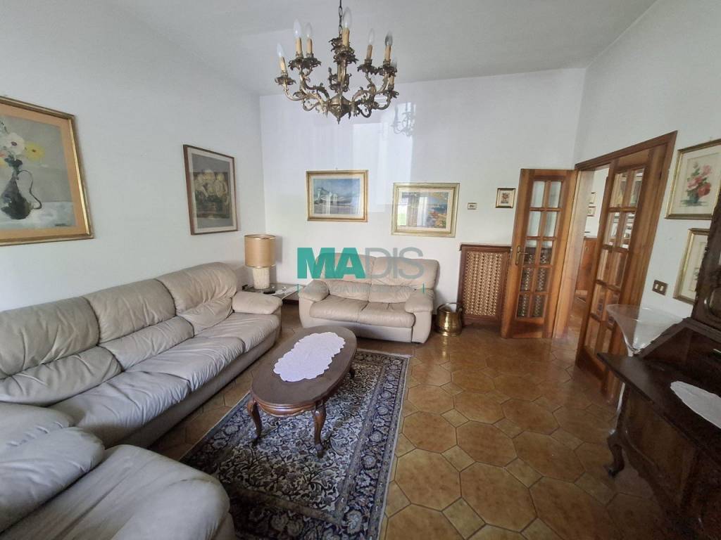 casa indipendente in vendita a Prato