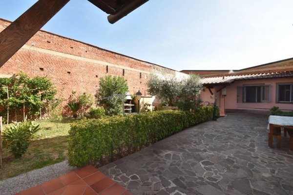 casa indipendente in vendita a Prato in zona Grignano