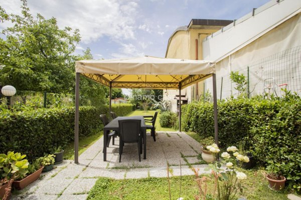 casa indipendente in vendita a Prato in zona Tavola