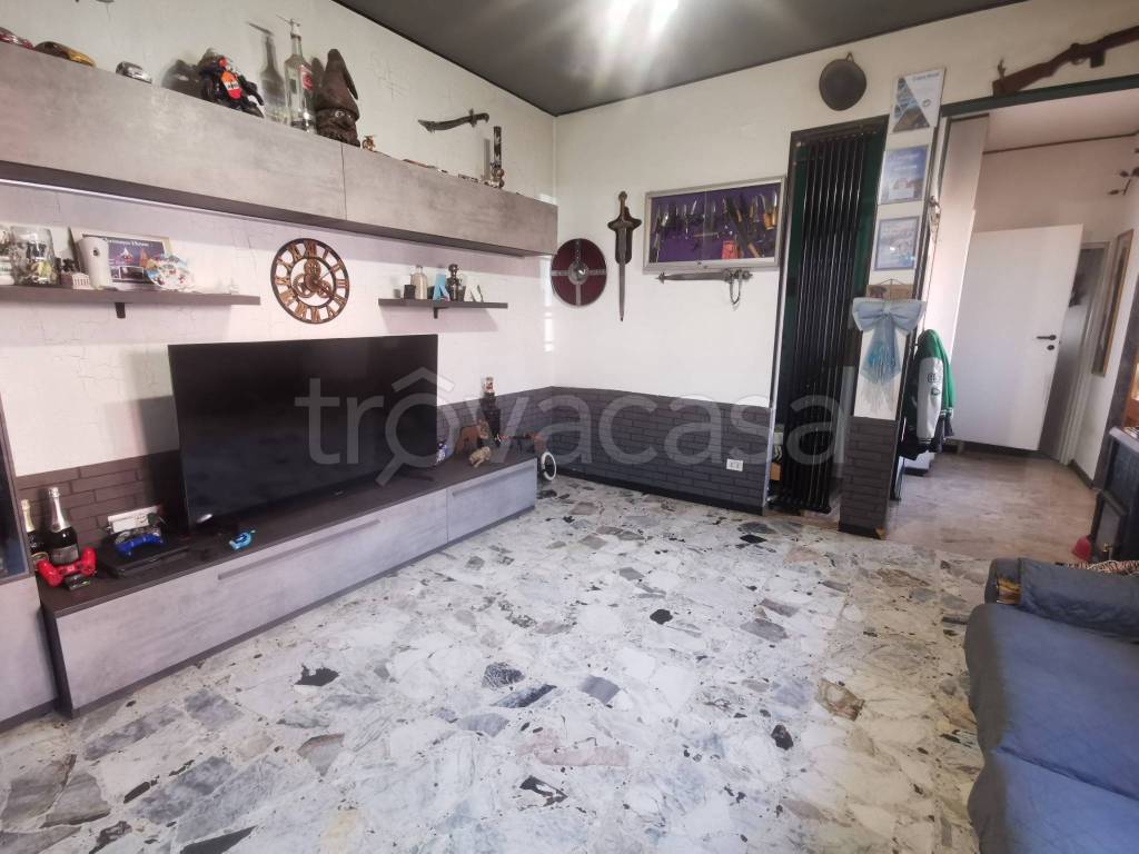 casa indipendente in vendita a Prato in zona Iolo