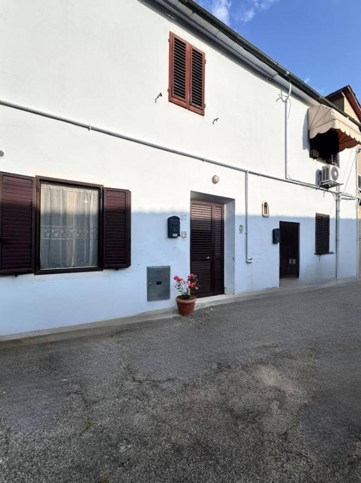 casa indipendente in vendita a Prato in zona Casale