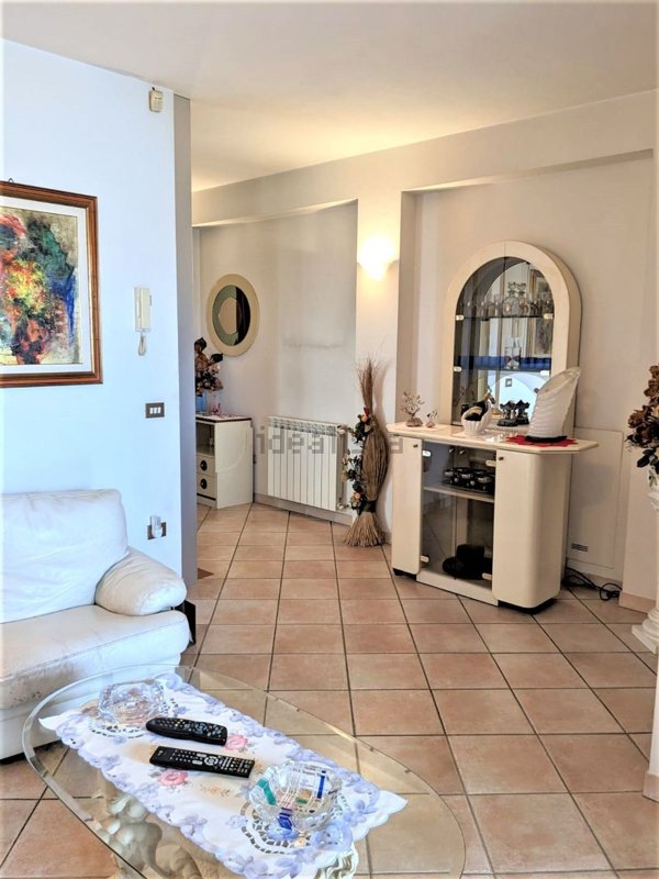 casa indipendente in vendita a Prato in zona Casale