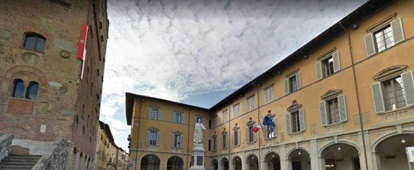 casa indipendente in vendita a Prato