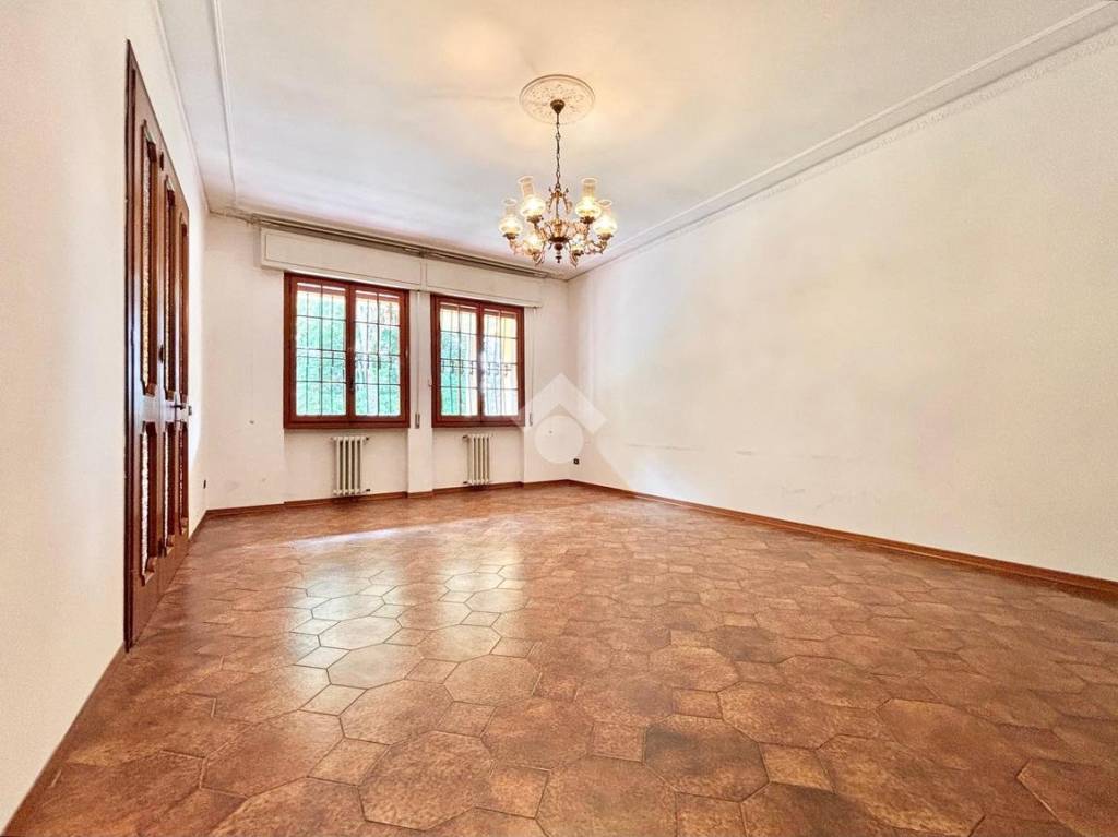 casa indipendente in vendita a Prato in zona Iolo
