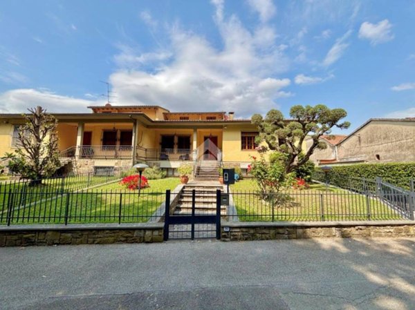 casa indipendente in vendita a Prato in zona Iolo