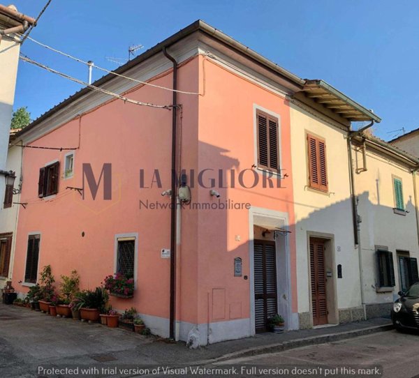 casa indipendente in vendita a Prato in zona Iolo