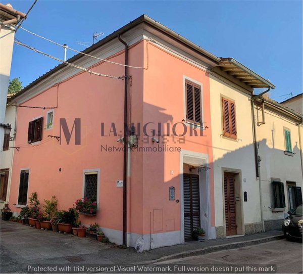 casa indipendente in vendita a Prato in zona Iolo