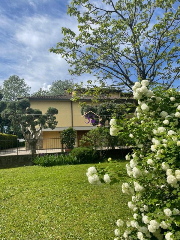casa indipendente in vendita a Prato in zona Iolo