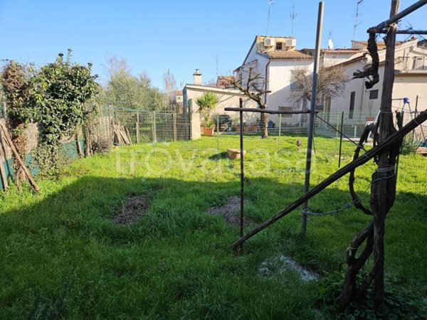casa indipendente in vendita a Prato