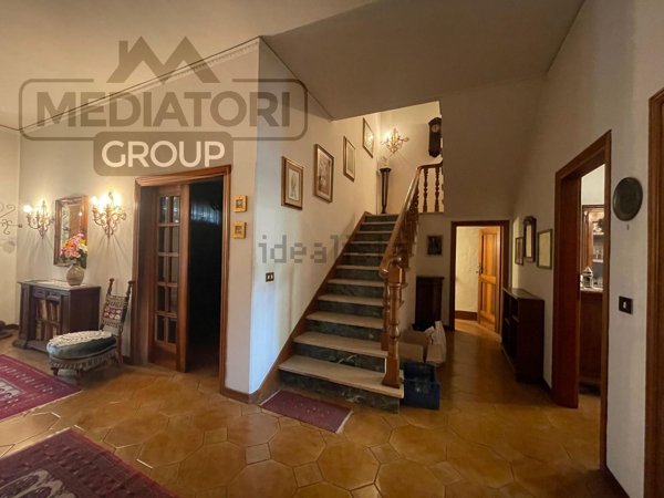 casa indipendente in vendita a Prato