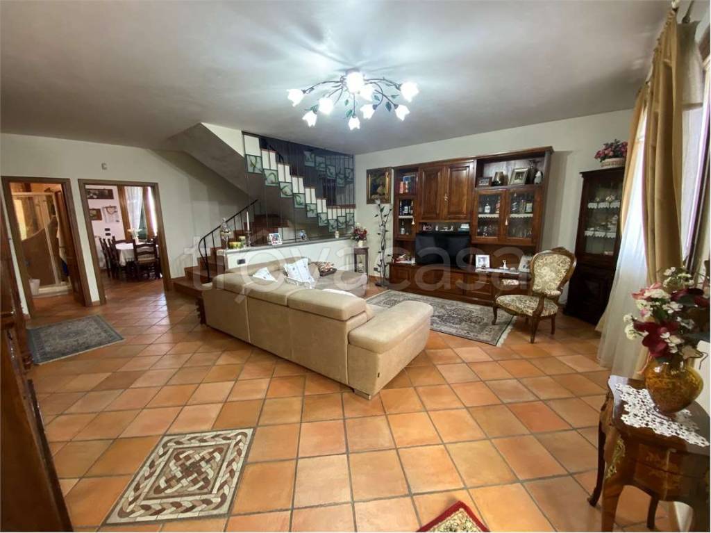 casa indipendente in vendita a Prato in zona Tavola