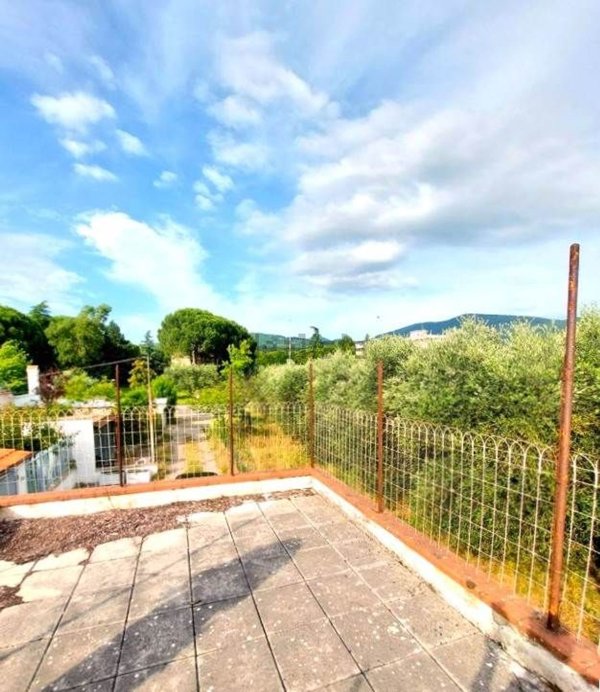 casa indipendente in vendita a Prato in zona Galceti