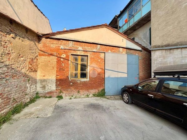 casa indipendente in vendita a Prato in zona Casale